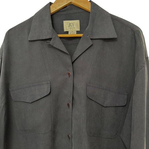 Vintage Silk Blouse Classic Style Navy Blue Size 10 / L Oversized Excellent Cond - Picture 4 of 6